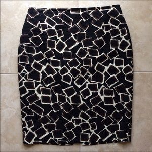 St. John skirt size 6 giraffe 漣 print